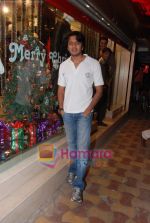 Ritesh Deshmukh snapped shopping at Juhu on 28th dec 2010 (5).JPG
